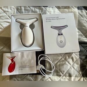 Unk Wrinkle Reducing Device - White